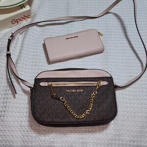 MICHAEL KORS LARGE JET SET CROSSBODY & MATCHING WALLET COMBO